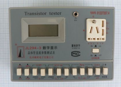 Aparat verificat tranzistori