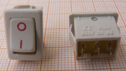 Intrerupator , cu 2 contacte, alb /alb doua pozitii ON - OFF, 14x11x15mm, 3 A / 250 V 