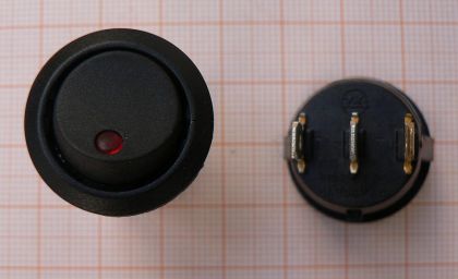 Intrerupator , cu trei contacte, doua pozitii (ON - OFF), 23x22 mm, 6 A / 250 V 