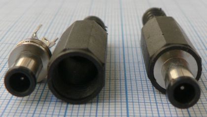 Mufa/conector DC tata 1x5x9 cu ax interior,cablu 5mm