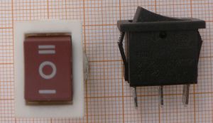 Intrerupator , cu trei contacte, alb /rosu 3 pozitii ON - OFF-ON, 14x11x15mm, 3 A / 250 V rosu /gri 